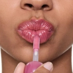 essence Milky Glazed Glossy Lip Balm - Lśniący balsam do ust 04