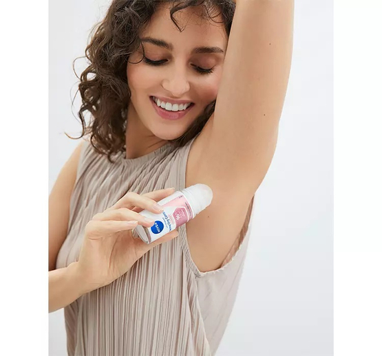 Nivea Derma Dry Control antyperspirant w kulce 50ml