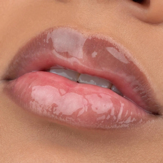 essence Juicy Bomb Shiny lipgloss Błyszczyk do ust 101 Lovely Litchi 10ml